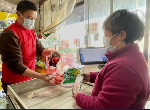 志愿红 助力老年人跨越数字鸿沟，焕发农产品零售新活力